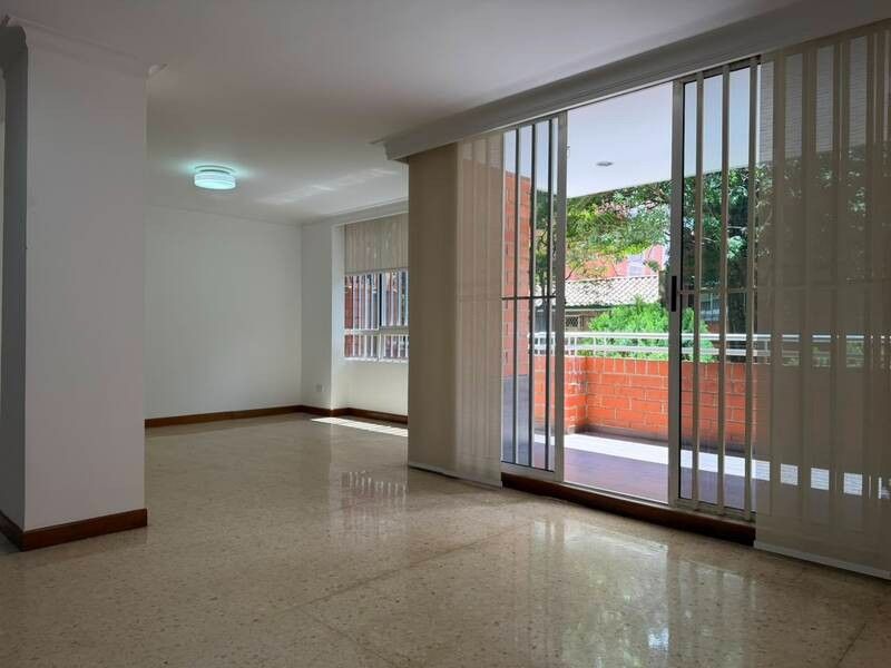 APARTAMENTO EN VENTA UBICADO EN MEDELLIN SECTOR LAURELES - 2