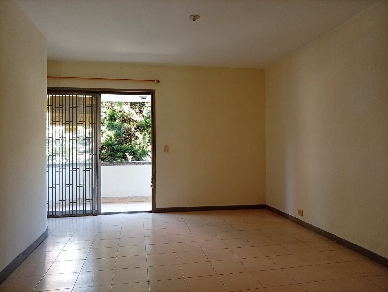 APARTAMENTO EN VENTA UBICADO EN MEDELLIN SECTOR LAURELES - 2