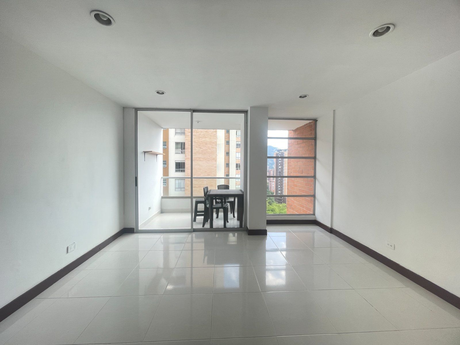 APARTAMENTO EN VENTA UBICADO EN ENVIGADO SECTOR LOMA DEL ESMERALDAL - 2