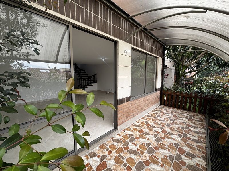 Casa en arriendo ubicada en Envigado, sector Loma de los Benedictinos - 18