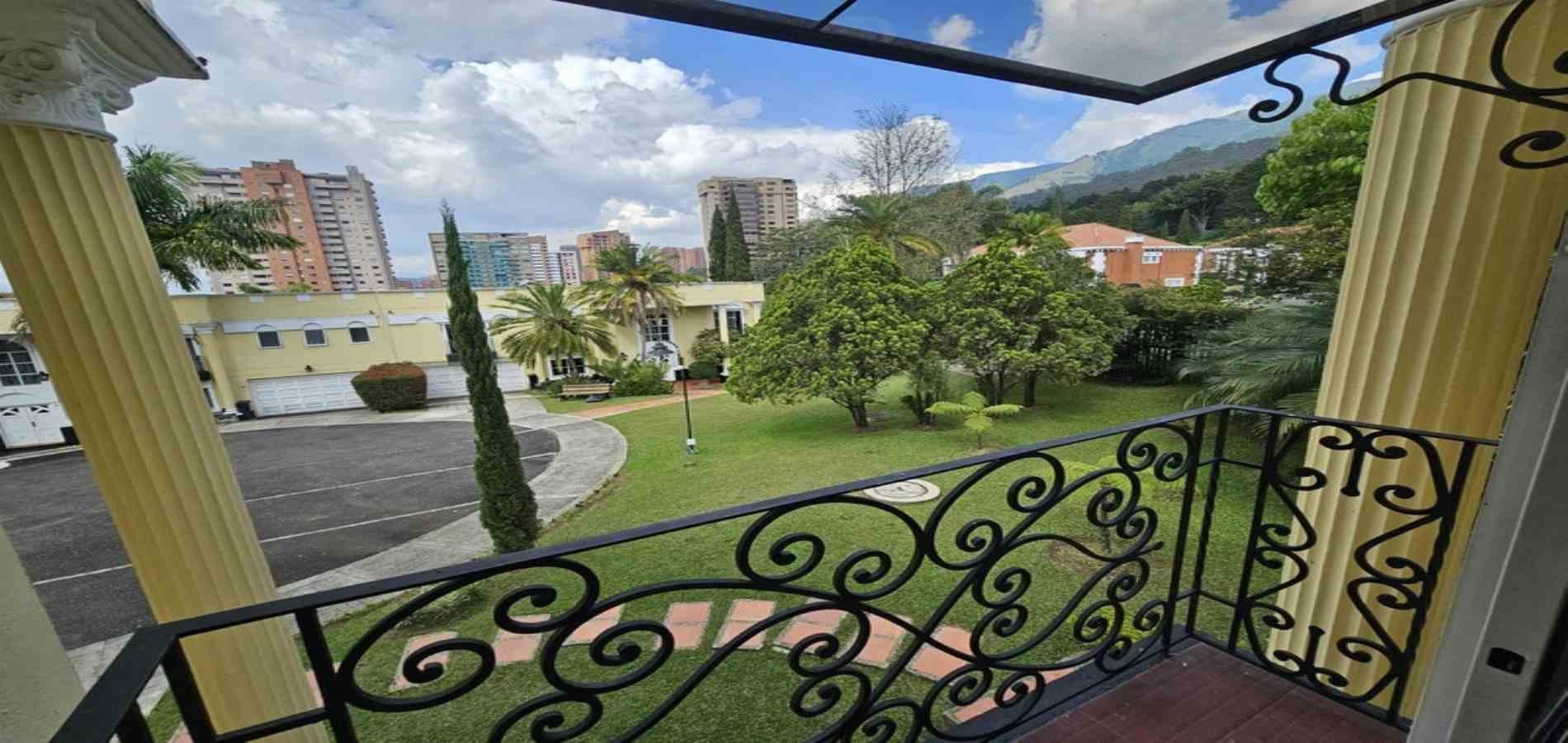 Casa en arriendo ubicada en Medellín, sector El Tesoro - 28