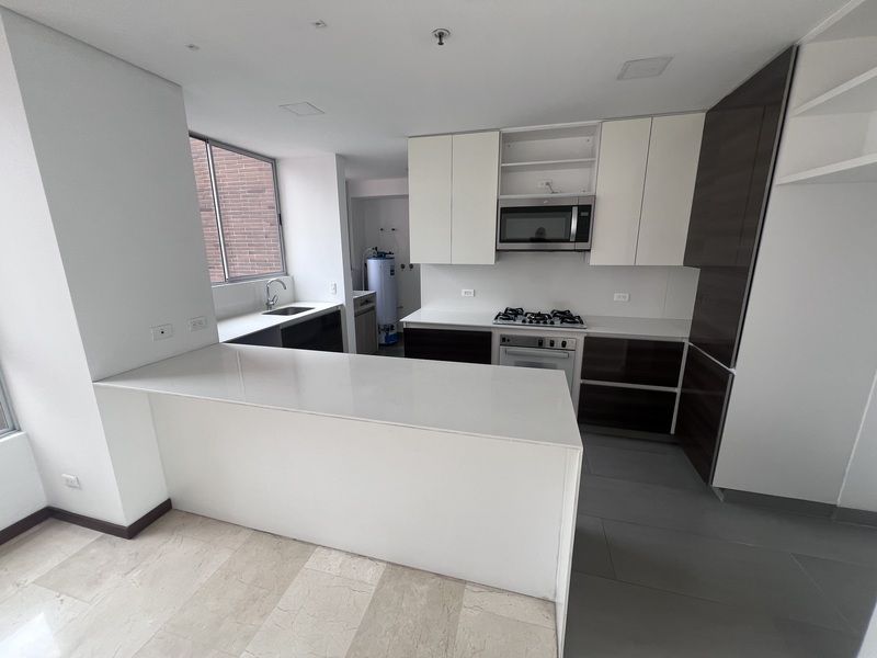 Apartamento en arriendo ubicado en Medellín, sector El Tesoro - 2