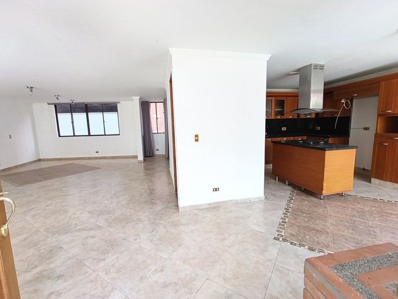 Casa en arriendo ubicada en Sabaneta, sector Aves María - 2