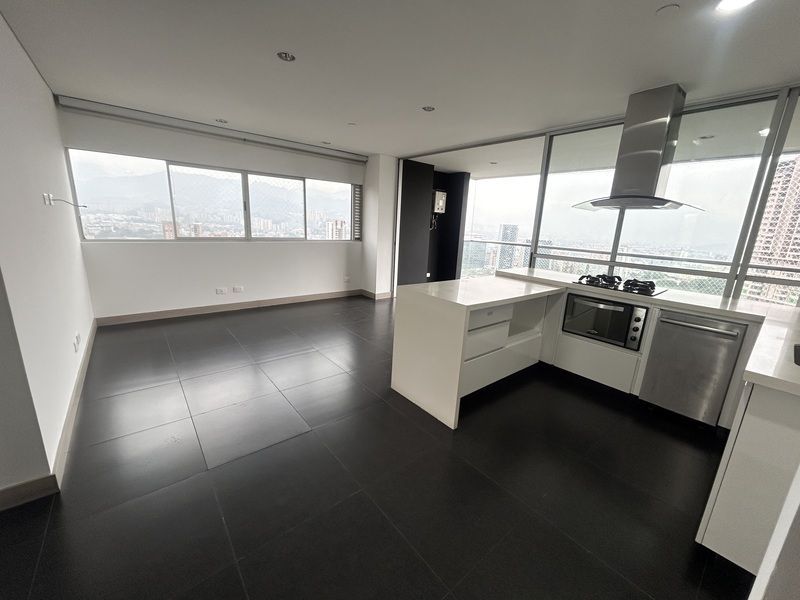 Apartamento en arriendo ubicado en Medellín, sector Los Balsos - 2