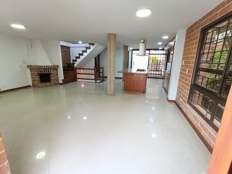 Casa en arriendo ubicada en Sabaneta, sector Aves María - 2