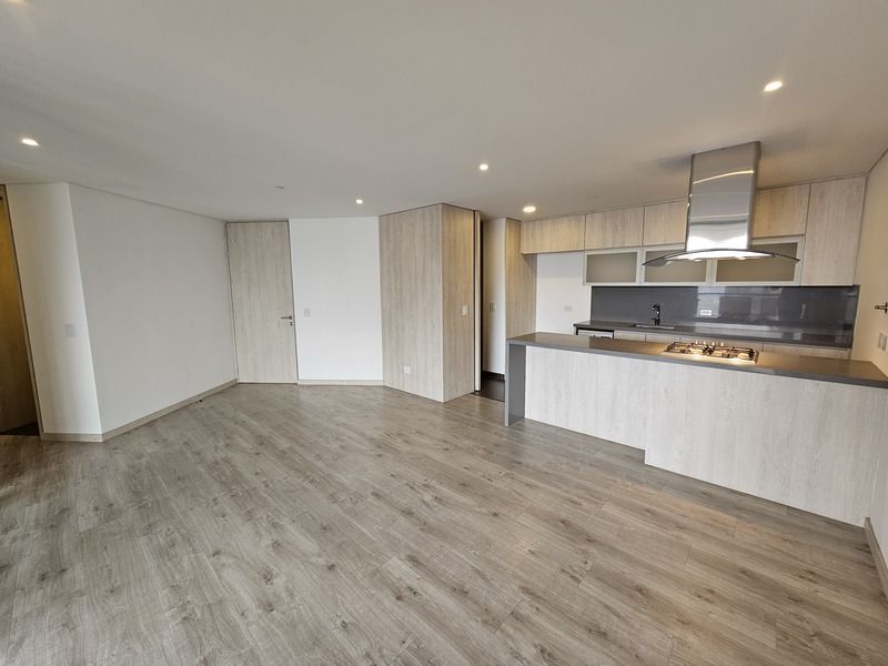 Apartamento en arriendo ubicado en Medellín, sector Altos del Poblado - 2