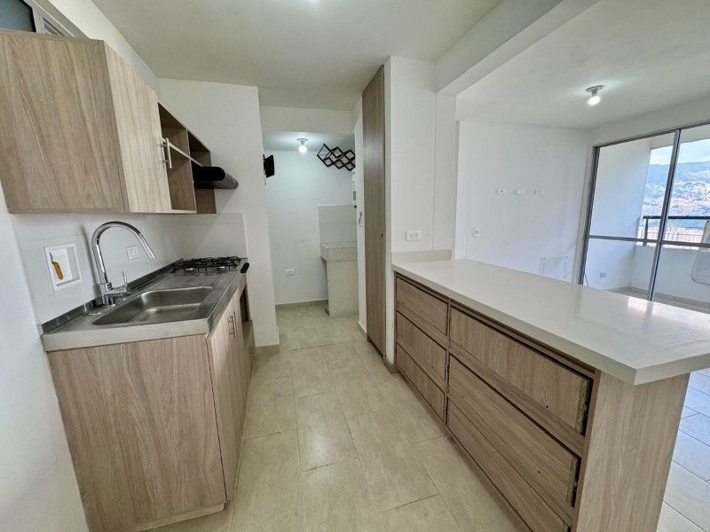 Apartamento en venta ubicado en Medellín, sector Altos de Calasanz - 4