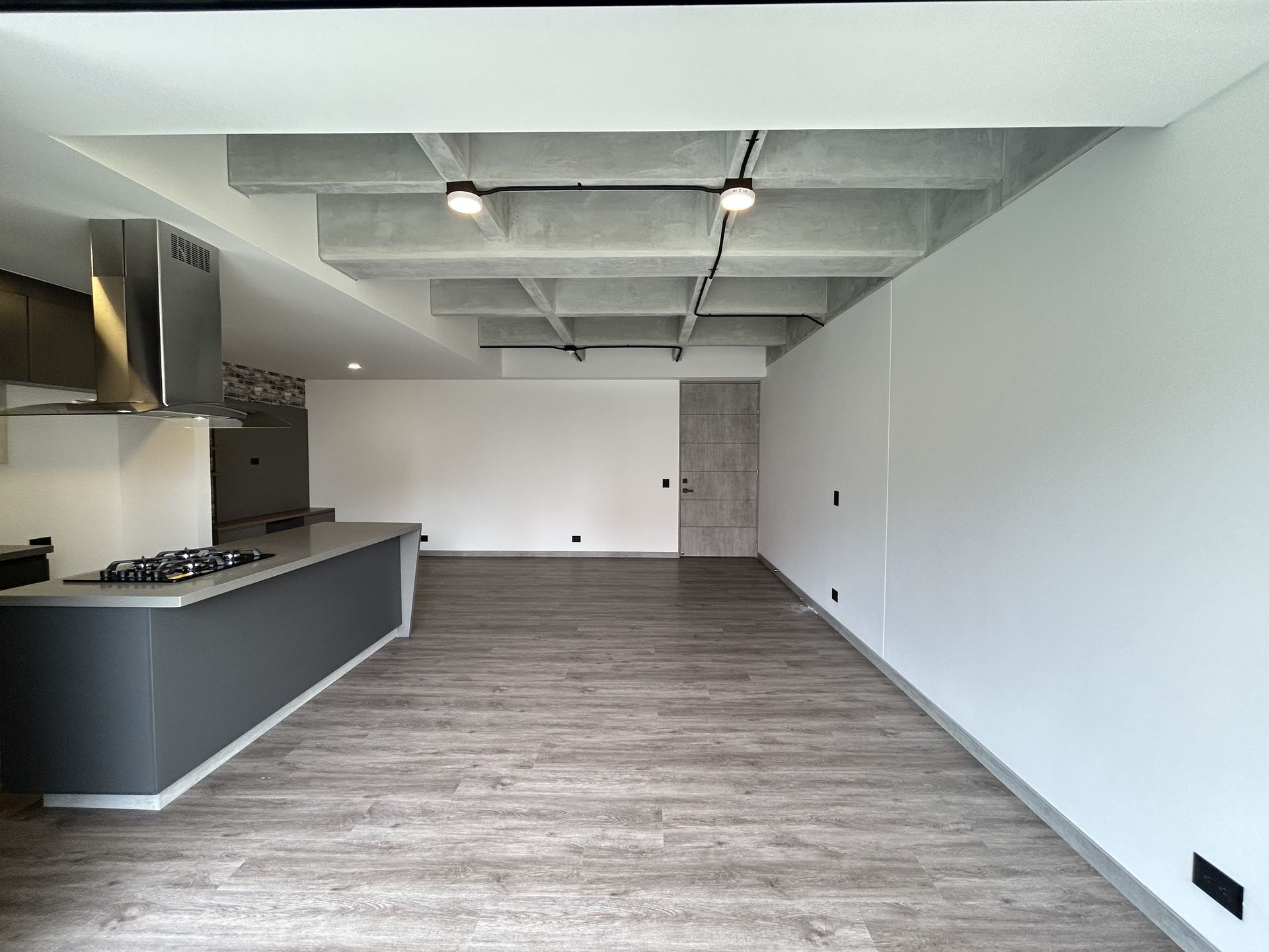 Apartamento en arriendo ubicado en Envigado, sector Loma de los Mesa - 2