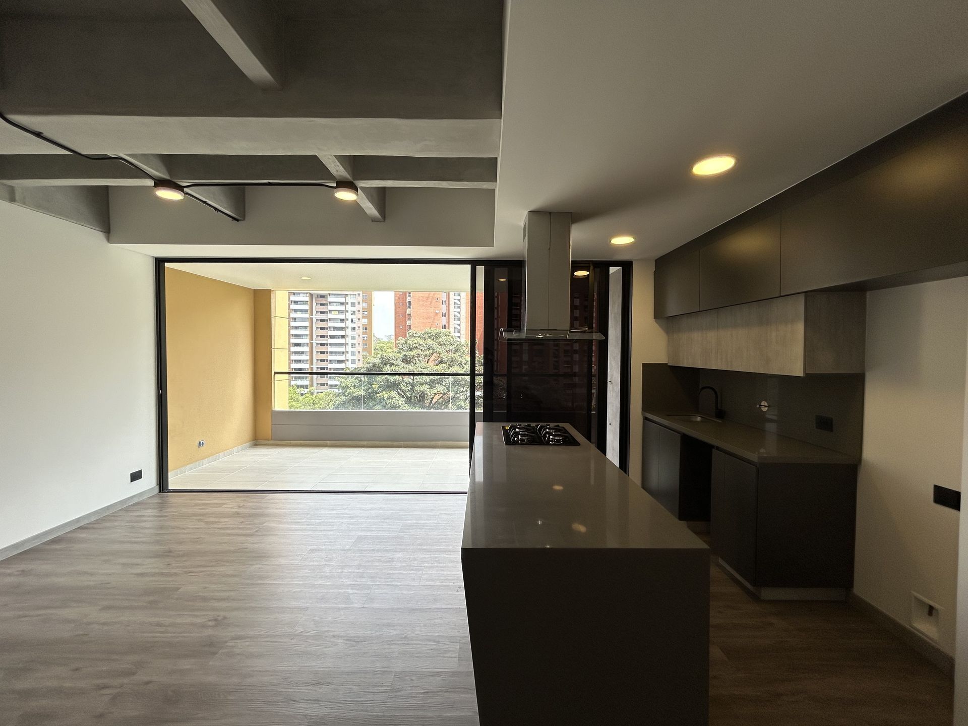 Apartamento en arriendo ubicado en Envigado, sector Loma de los Mesa - 5