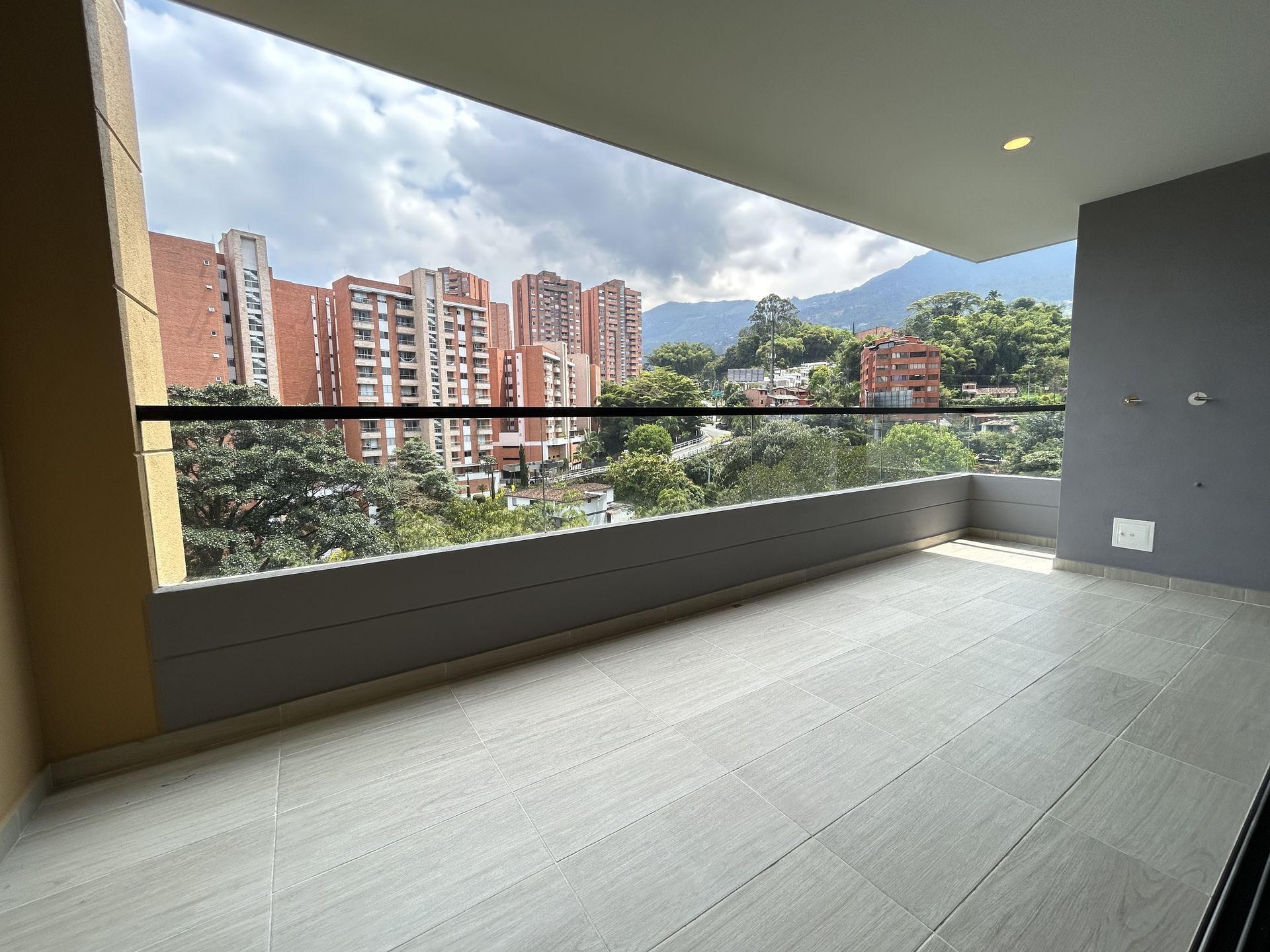 Apartamento en arriendo ubicado en Envigado, sector Loma de los Mesa - 18