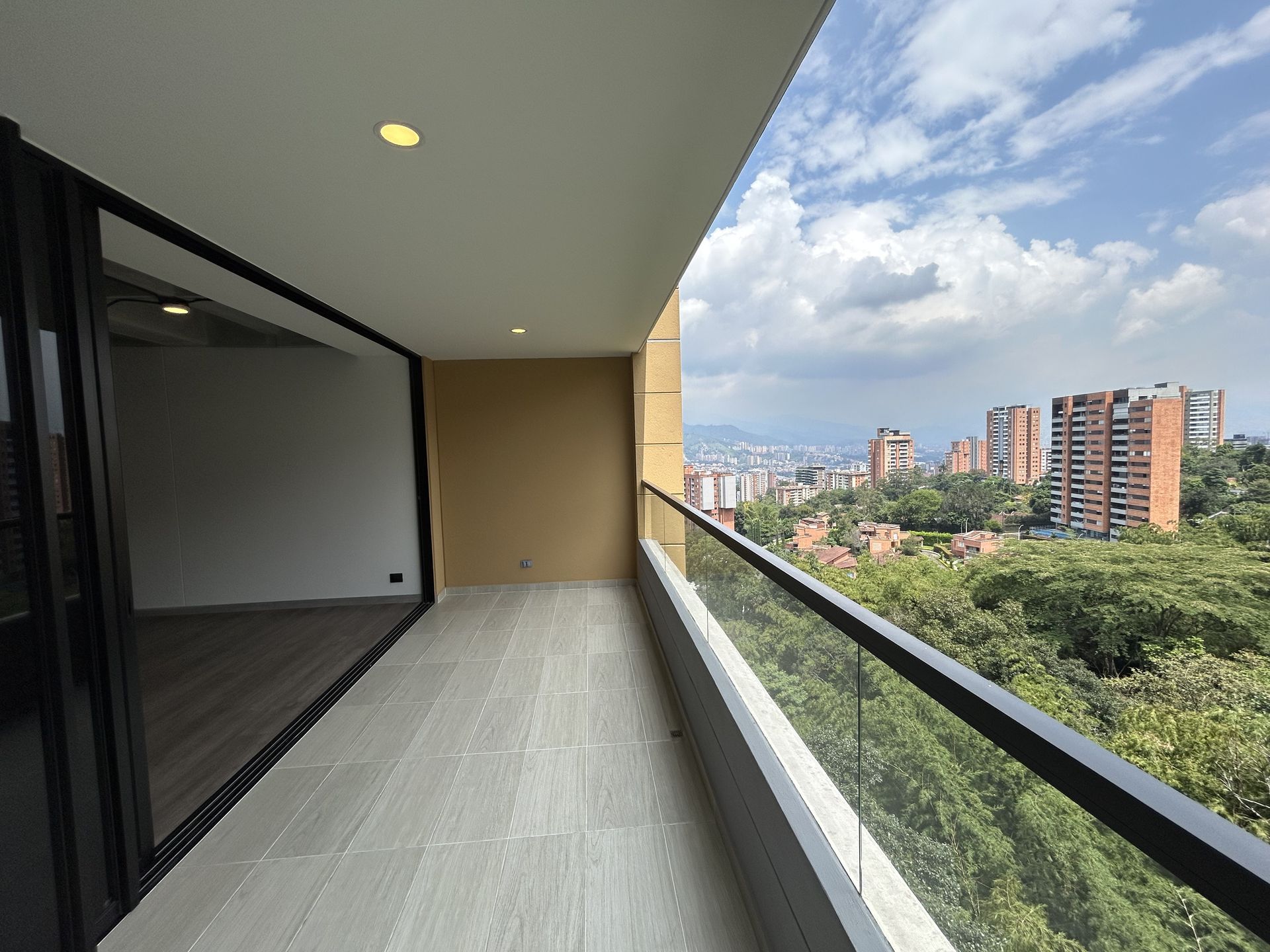 Apartamento en arriendo ubicado en Envigado, sector Loma de los Mesa - 19