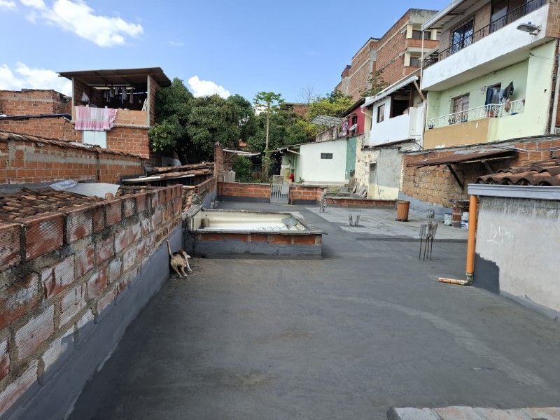 Casa en venta ubicada en Medellín, sector Campo Valdes 2 - 27