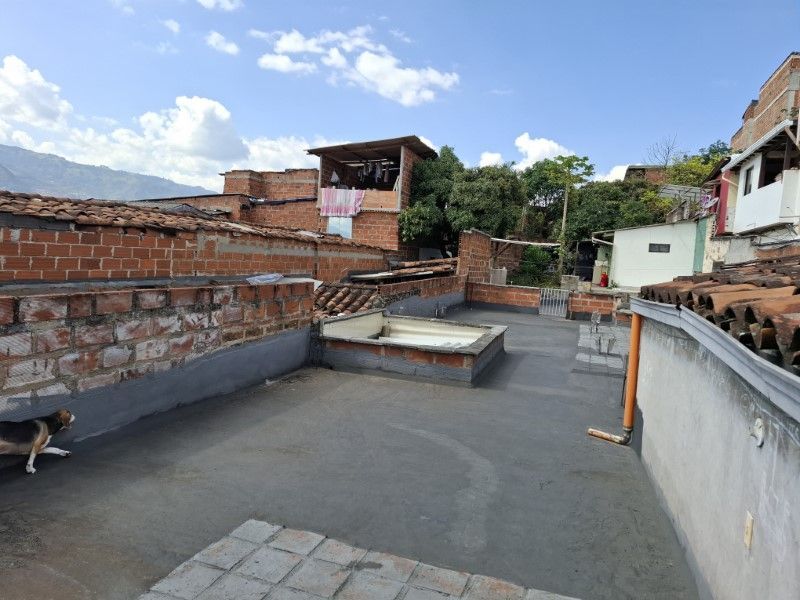 Casa en venta ubicada en Medellín, sector Campo Valdes 2 - 30