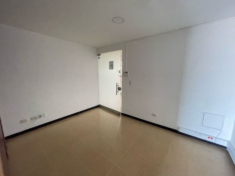 Oficina en arriendo ubicada en Medellín, sector Laureles - 5