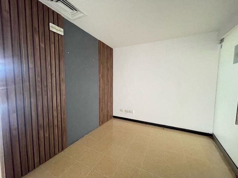 Oficina en arriendo ubicada en Medellín, sector Laureles - 8