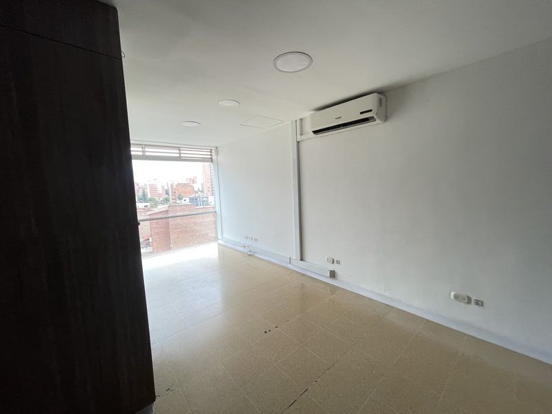 Oficina en arriendo ubicada en Medellín, sector Laureles - 9