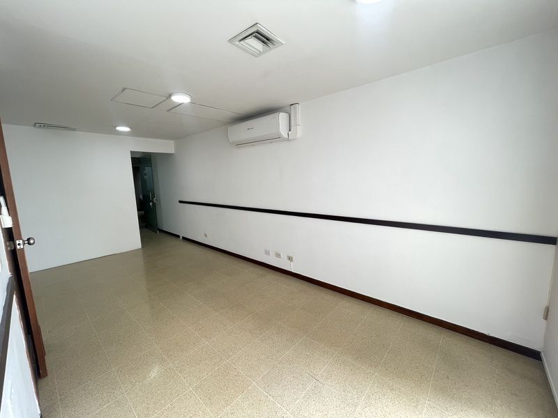 Oficina en arriendo ubicada en Medellín, sector Laureles - 5