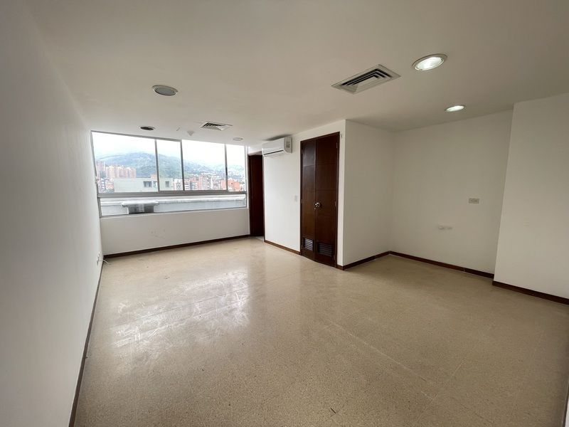 Oficina en arriendo ubicada en Medellín, sector Laureles - 2