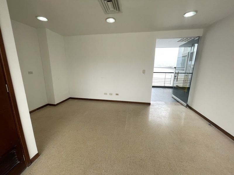Oficina en arriendo ubicada en Medellín, sector Laureles - 3