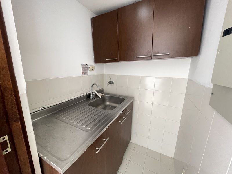 Oficina en arriendo ubicada en Medellín, sector Laureles - 6