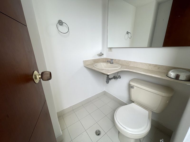 Oficina en arriendo ubicada en Medellín, sector Laureles - 8