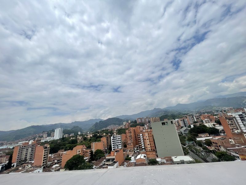 Oficina en arriendo ubicada en Medellín, sector Laureles - 9