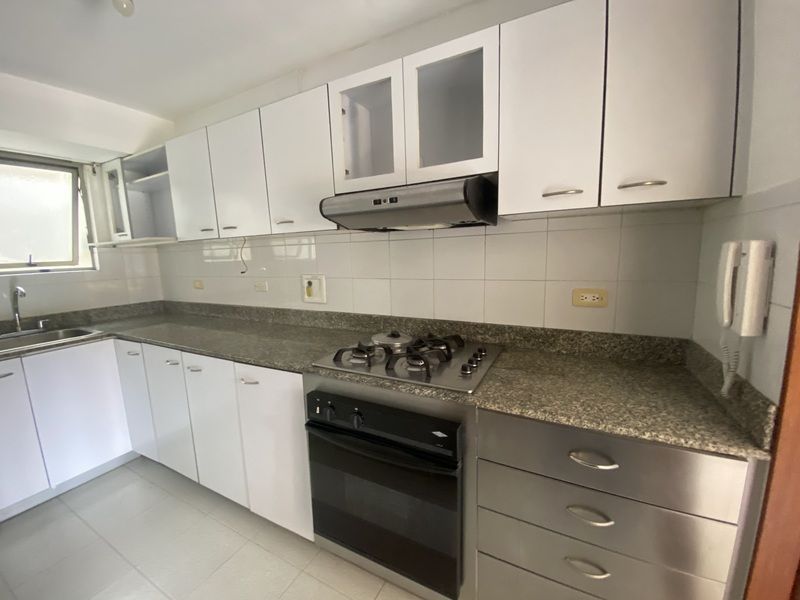 Apartamento en arriendo ubicado en Medellín, sector Laureles - 5