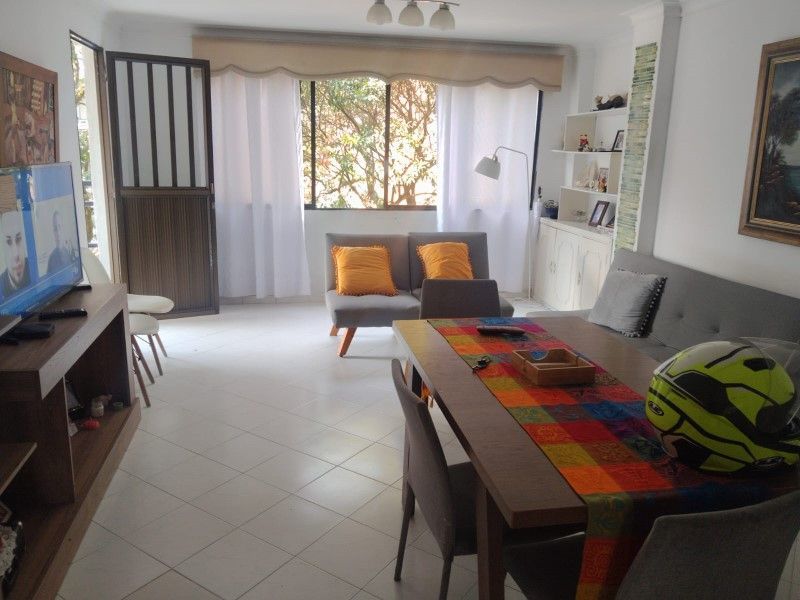 Apartamento en venta ubicado en Medellín, sector Laureles - 2