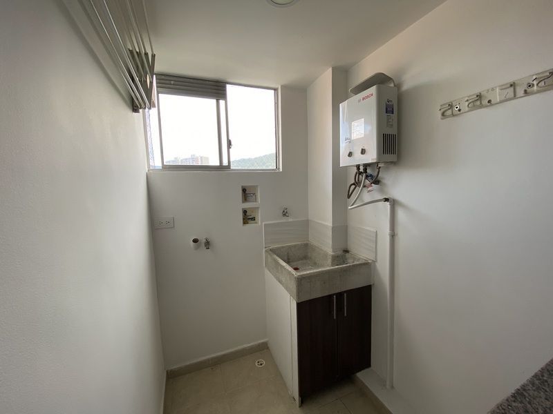 Apartamento en arriendo ubicado en Medellín, sector Loma los Bernal - 9