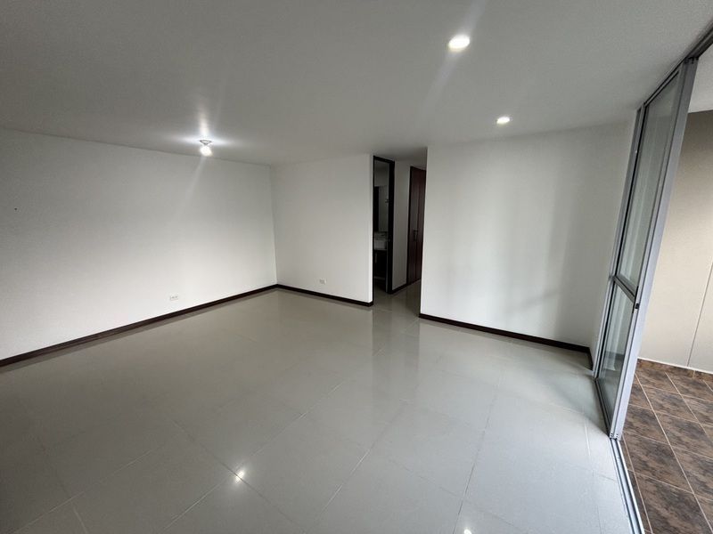 Apartamento en arriendo ubicado en Envigado, sector Loma del Esmeraldal - 2