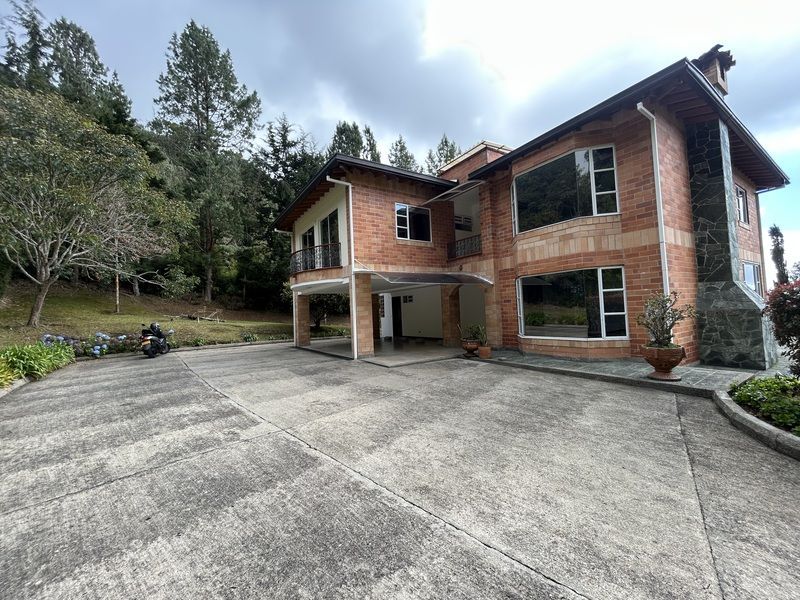 Casa en arriendo ubicada en Envigado, sector Loma del Escobero - 3