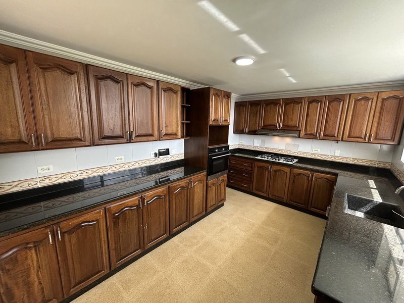 Casa en arriendo ubicada en Envigado, sector Loma del Escobero - 9