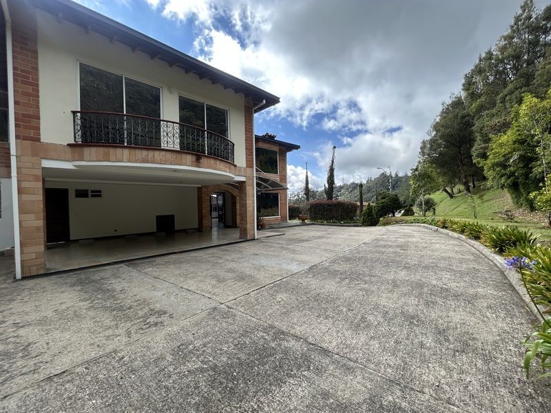 Casa en arriendo ubicada en Envigado, sector Loma del Escobero - 24
