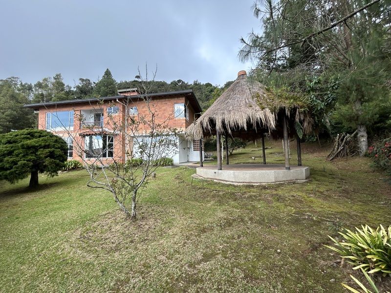 Casa en arriendo ubicada en Envigado, sector Loma del Escobero - 25