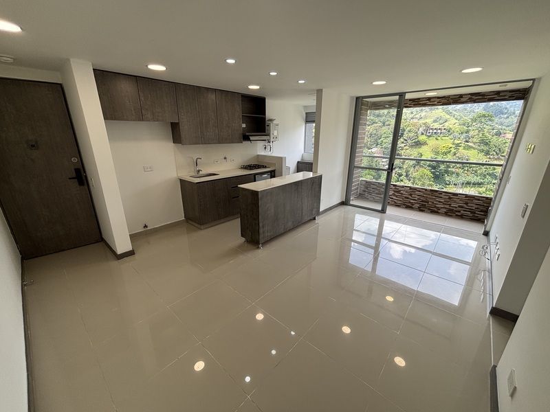 Apartamento en arriendo ubicado en Envigado, sector Camino Verde - 2