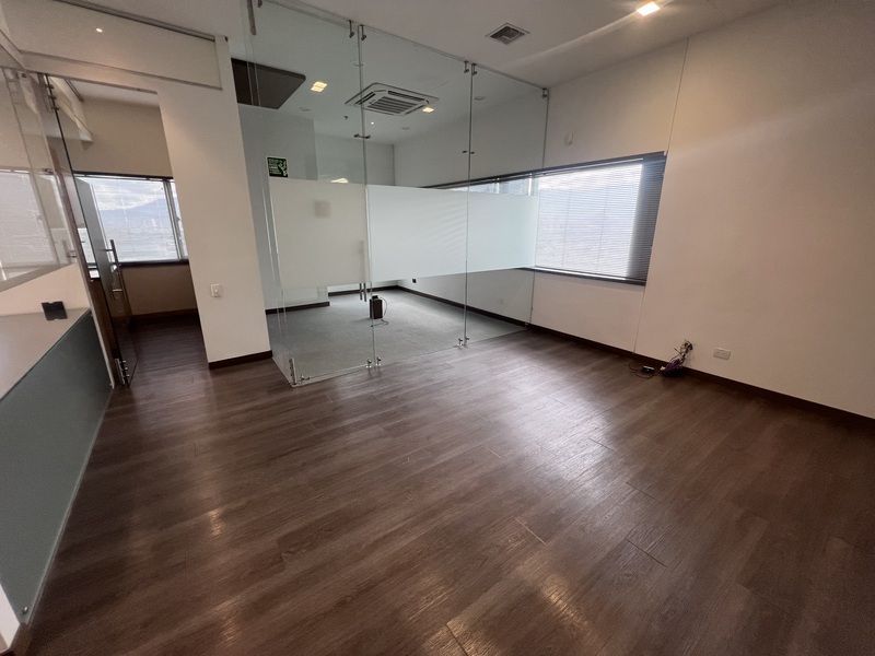 Oficina en arriendo ubicada en Medellín, sector Manila - 8