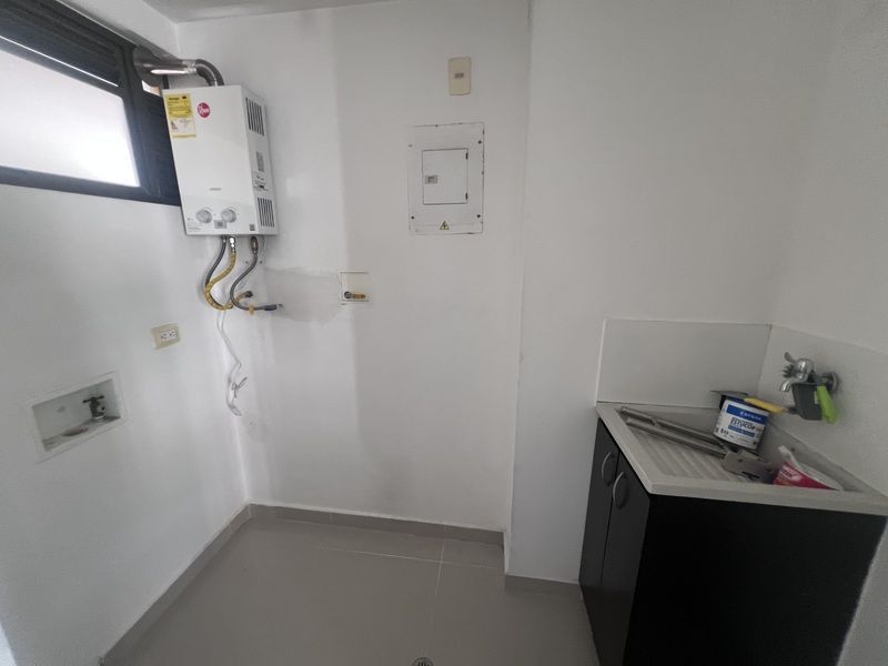 Apartamento en arriendo ubicado en Medellín, sector Altos del Poblado - 11