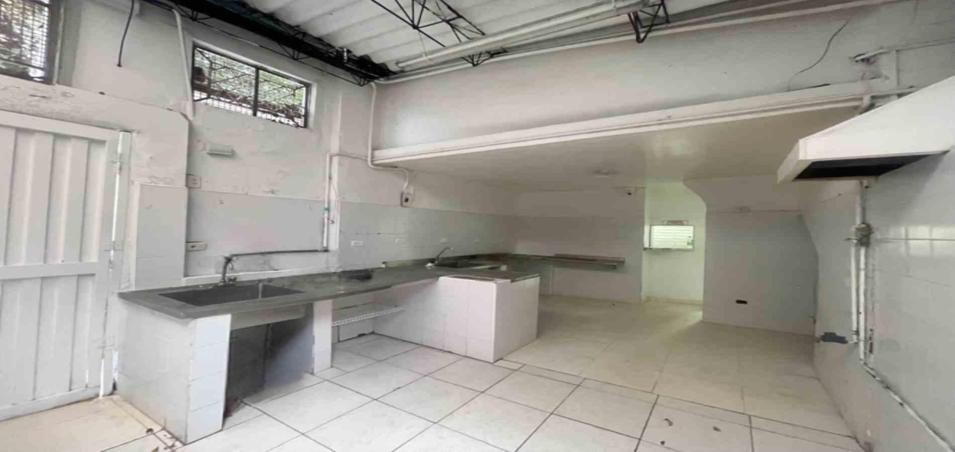 Local en arriendo ubicado en Medellín, sector Estacion Floresta - 3