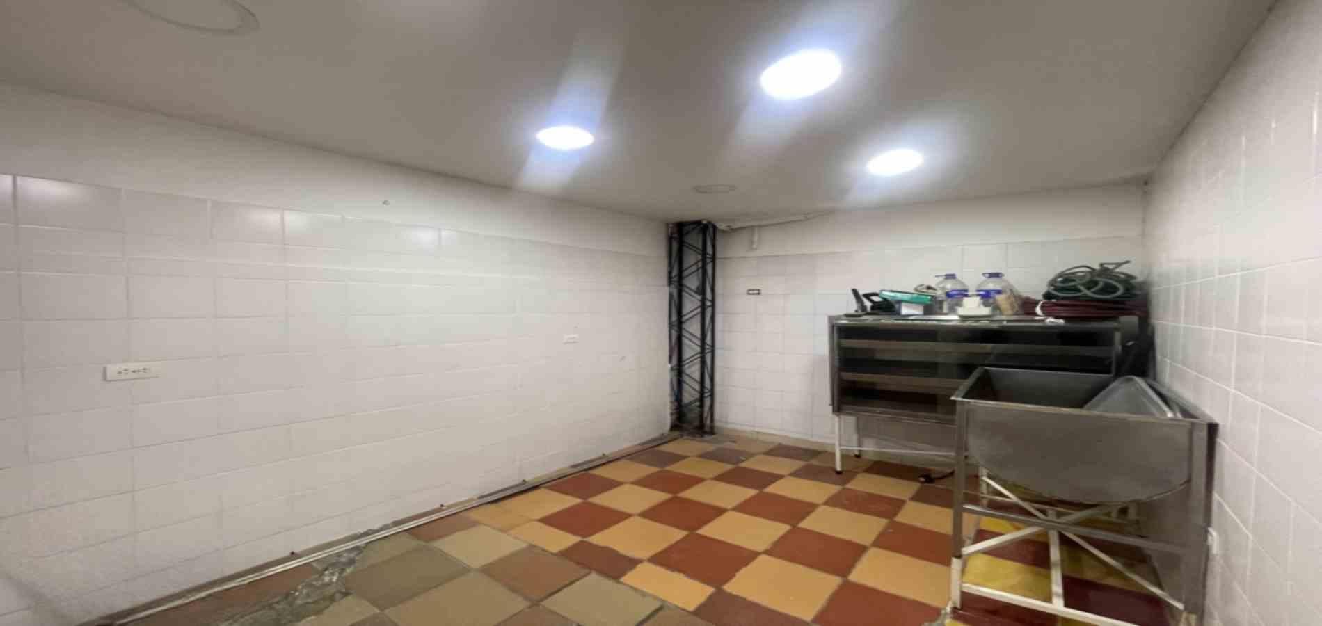 Local en arriendo ubicado en Medellín, sector Estacion Floresta - 4