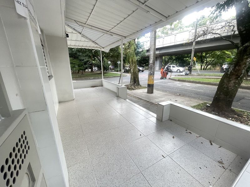 Local en arriendo ubicado en Medellín, sector Estacion Floresta - 9