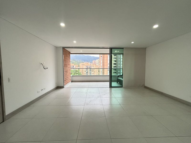 Apartamento en arriendo ubicado en Envigado, sector Loma de los Mesa - 2