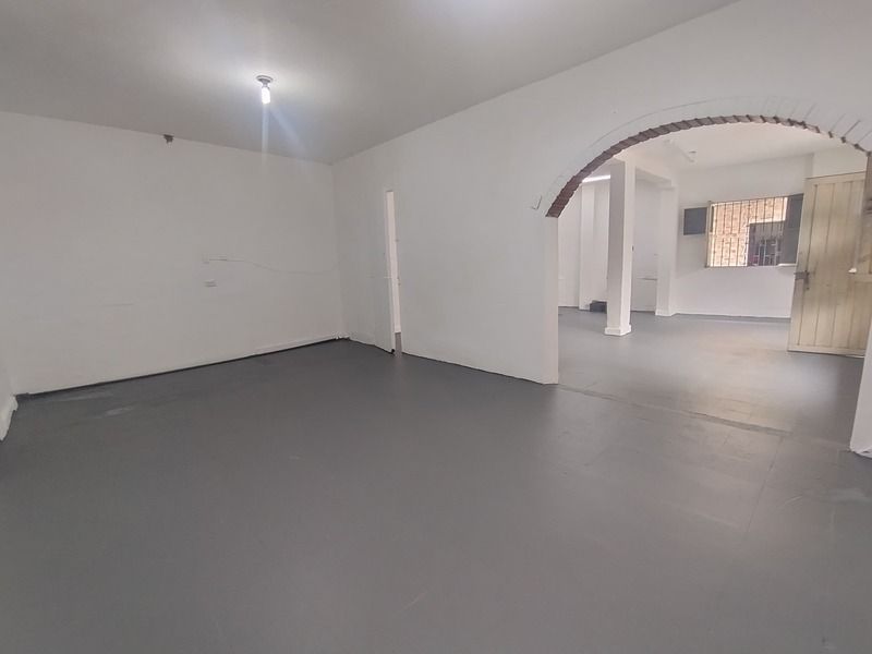 Local en arriendo ubicado en Bello, sector Manchester - 5