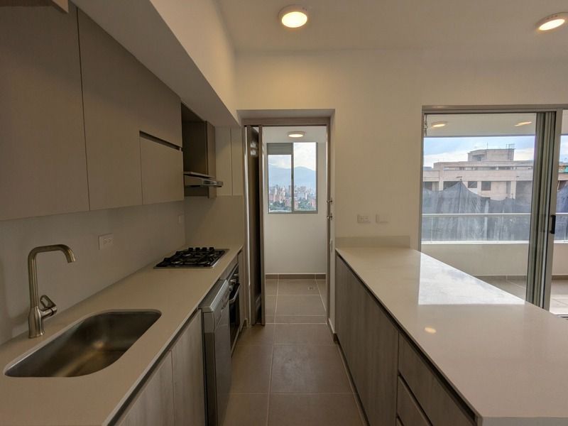 APARTAMENTO EN ARRIENDO UBICADO EN EL POBLADO SECTOR CIUDAD DEL RIO - 5