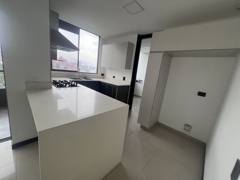 APARTAMENTO EN ARRIENDO UBICADO EN EL POBLADO SECTOR LALINDE - 2