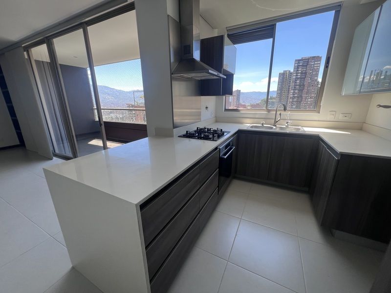 APARTAMENTO EN ARRIENDO UBICADO EN EL POBLADO SECTOR LALINDE - 2