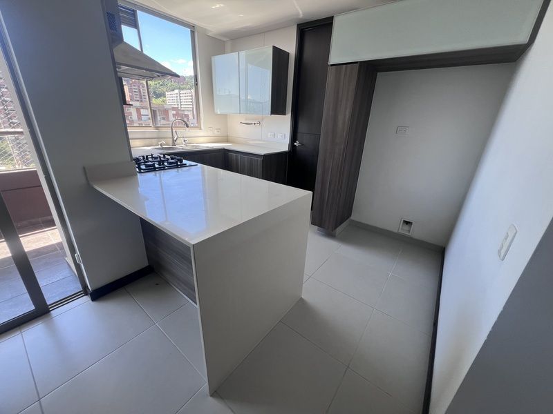 APARTAMENTO EN ARRIENDO UBICADO EN EL POBLADO SECTOR LALINDE - 3