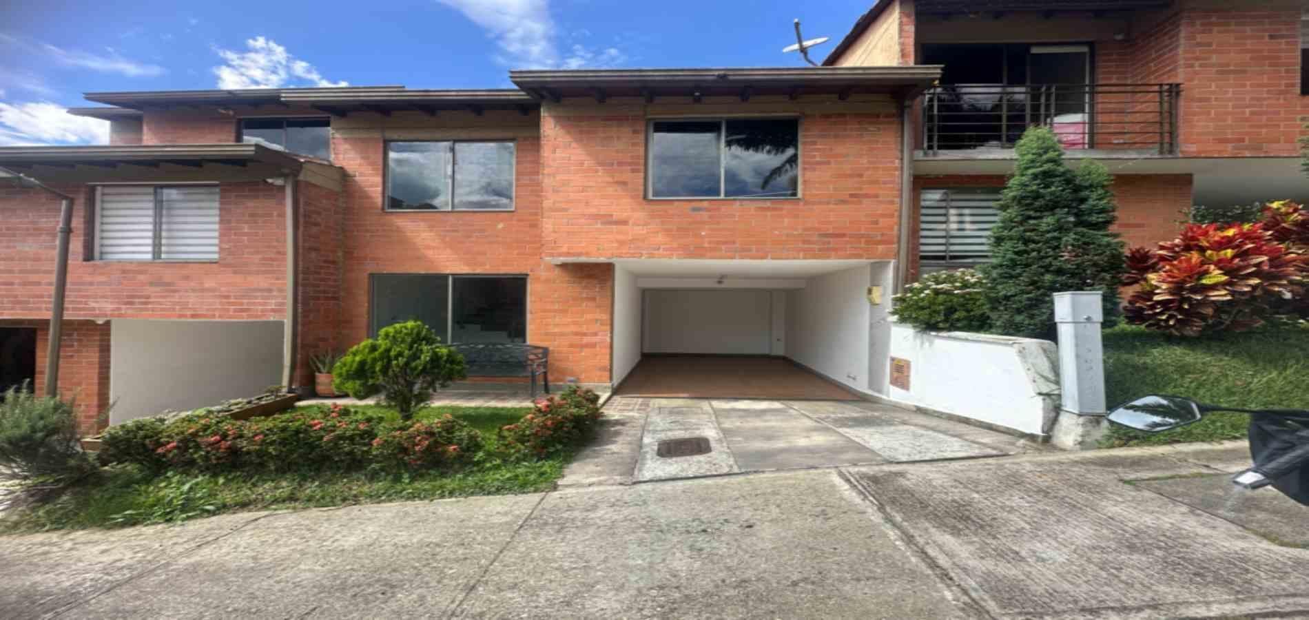 CASA EN ARRIENDO UBICADA EN ENVIGADO SECTOR LAS ANTILLAS
