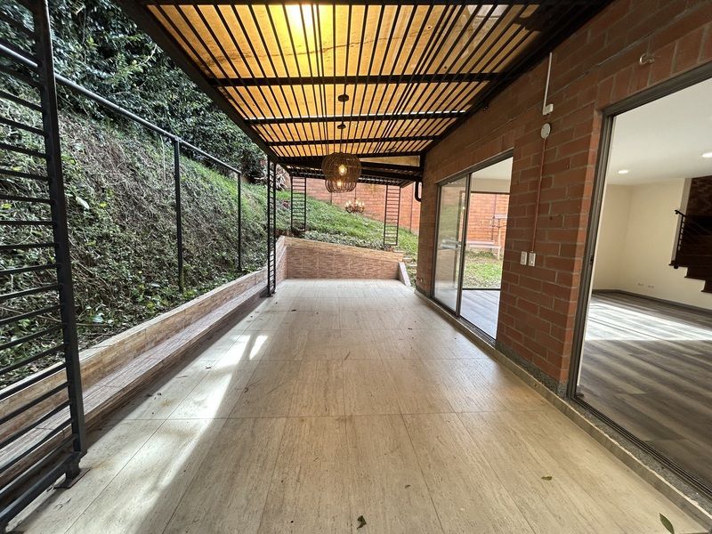 CASA EN ARRIENDO UBICADA EN ENVIGADO SECTOR TRES ESQUINAS - 24