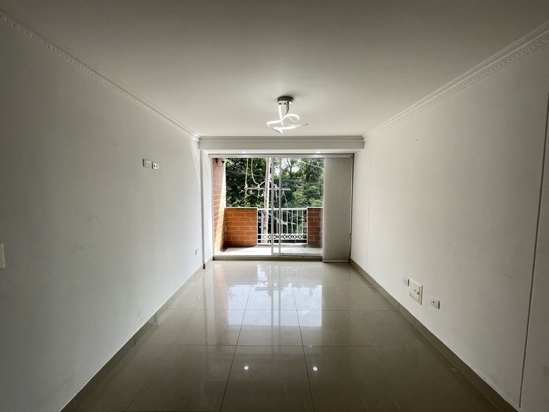 CASA EN ARRIENDO UBICADA EN MEDELLIN SECTOR LOMA DE LOS BERNAL