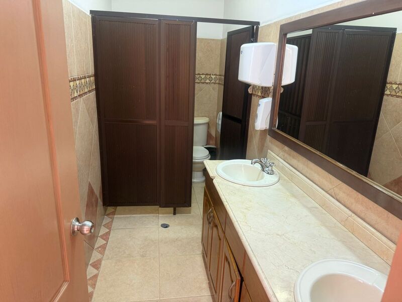 CASA LOCAL EN ARRIENDO UBICADA EN MEDELLIN SECTOR LAURELES - 16